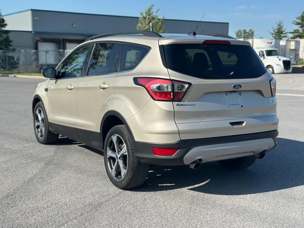 2017 Ford Escape SE thumbnail 2
