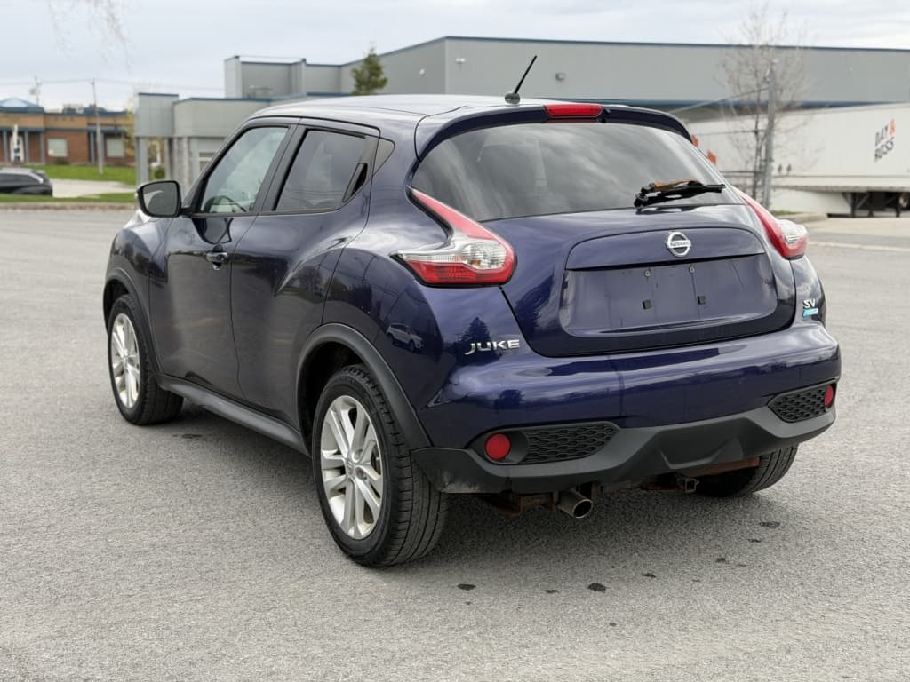 2015 Nissan Juke SV thumbnail 3