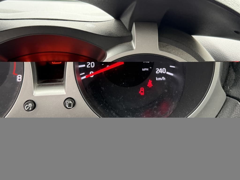 2015 Nissan Juke SV thumbnail 10