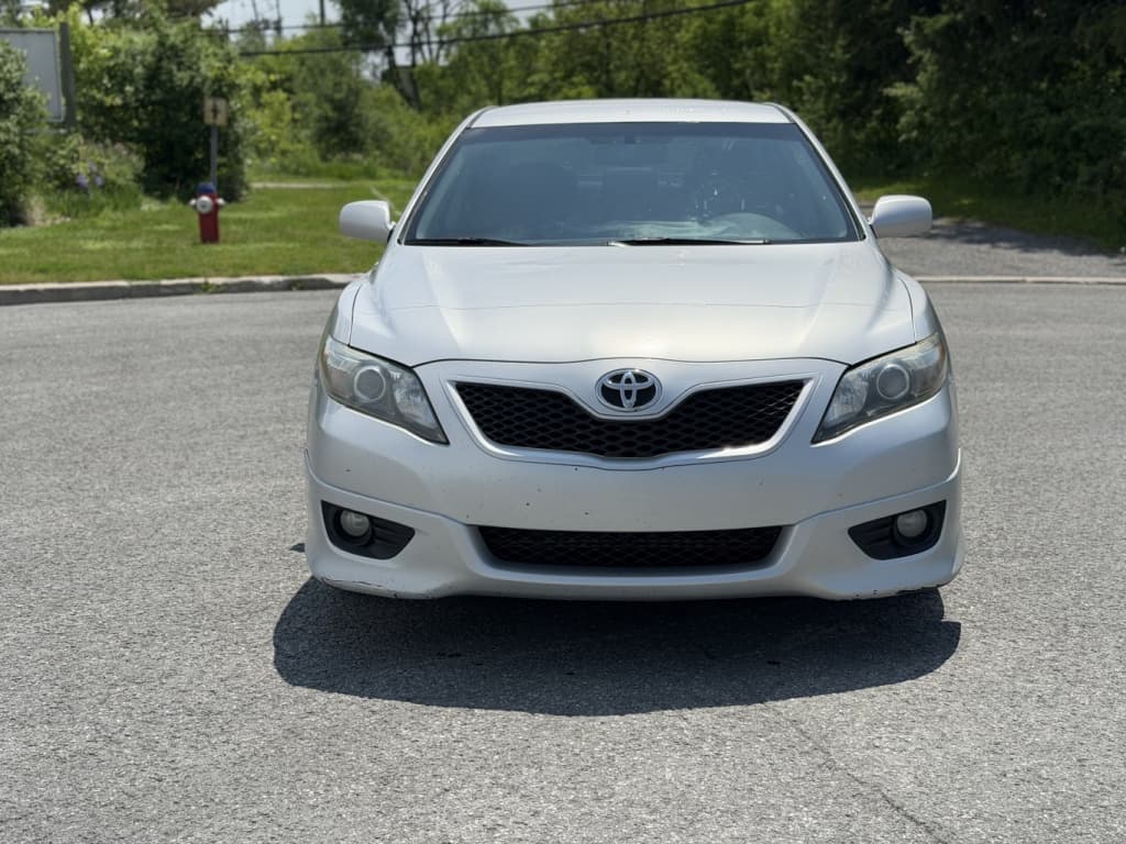 2010 Toyota Camry LE/SE/XLE thumbnail 2