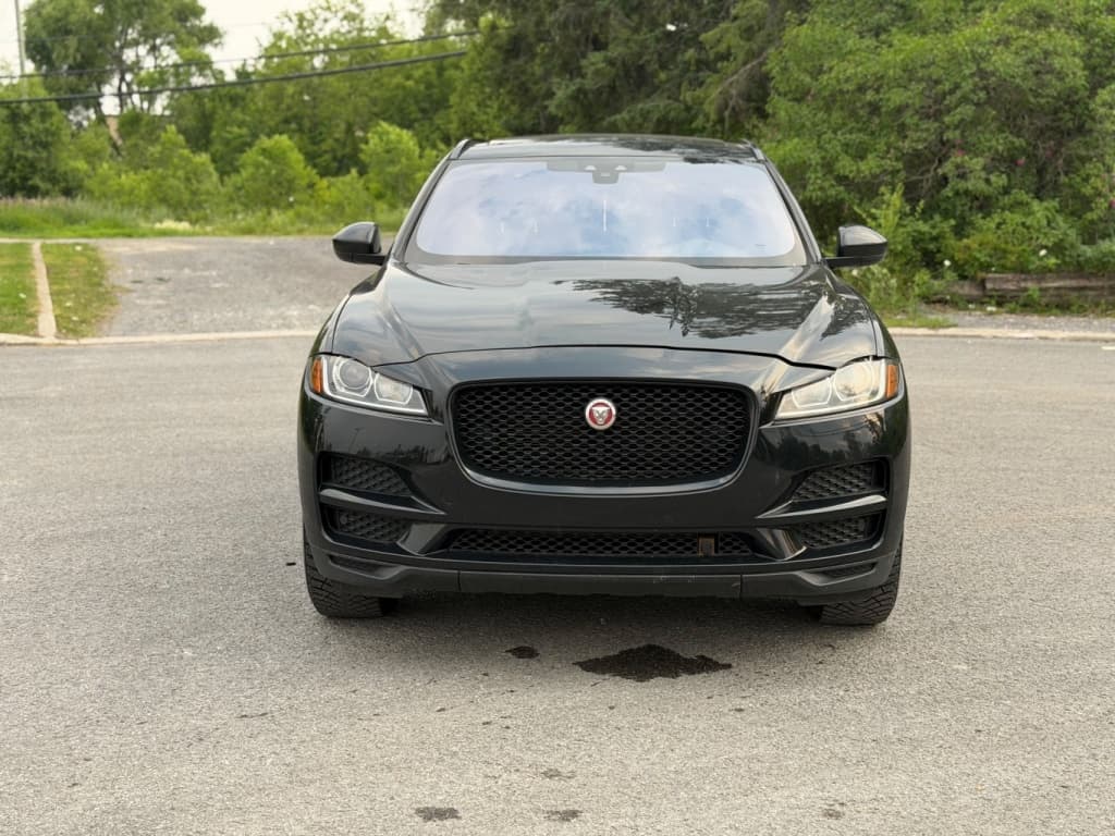 2017 Jaguar F-PACE 35t Premium thumbnail 2