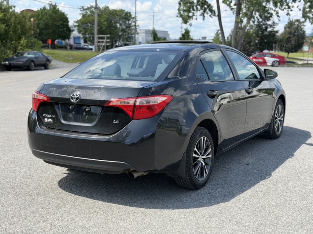 2018 Toyota Corolla thumbnail 6