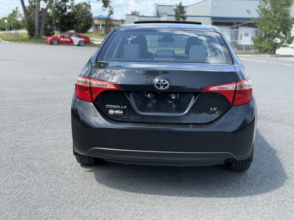 2018 Toyota Corolla thumbnail 5