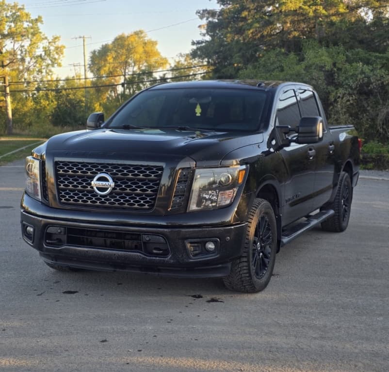 2018 Nissan Titan S/SV/PRO-4X/Platine/SV Édition de minuit/SL Édition de minuit thumbnail 2