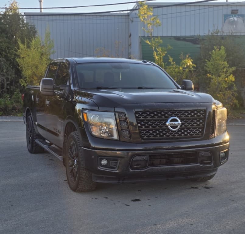 2018 Nissan Titan S/SV/PRO-4X/Platine/SV Édition de minuit/SL Édition de minuit thumbnail 3