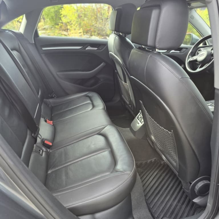 2017 Audi A3 2.0T Komfort thumbnail 9