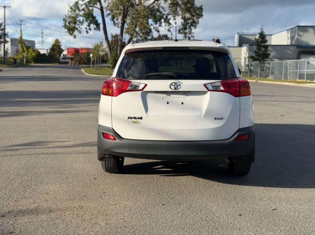 2013 Toyota RAV4 XLE thumbnail 4