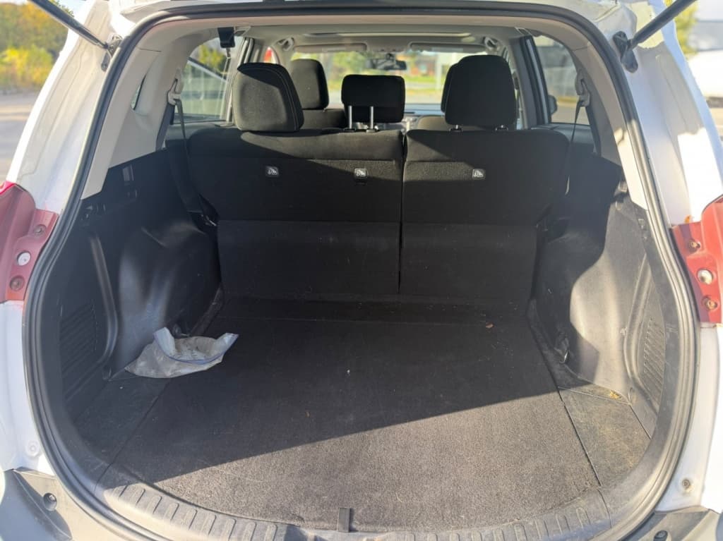 2013 Toyota RAV4 XLE thumbnail 12