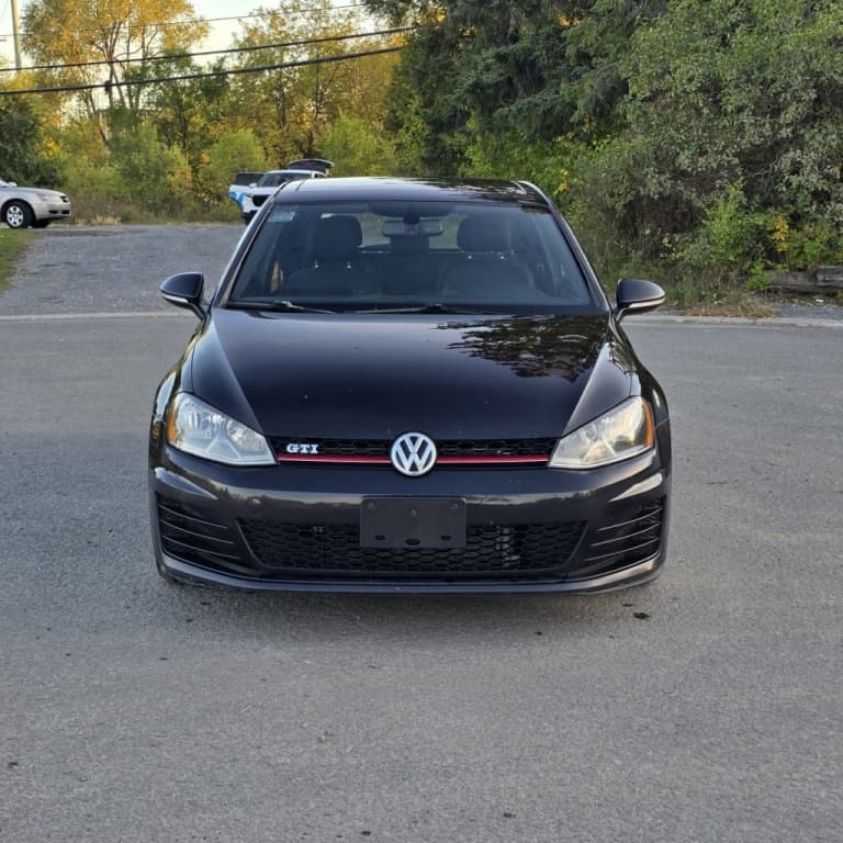 2015 Volkswagen Golf GTI thumbnail 3