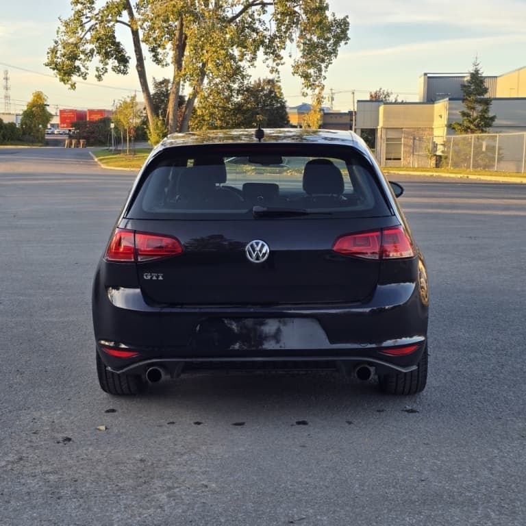 2015 Volkswagen Golf GTI thumbnail 4