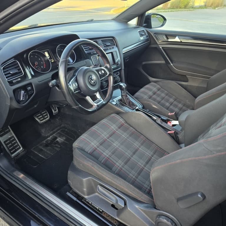 2015 Volkswagen Golf GTI thumbnail 7